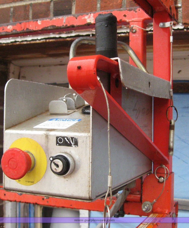 image for item 6774 2004 Skyjack SJIII4832 scissor lift