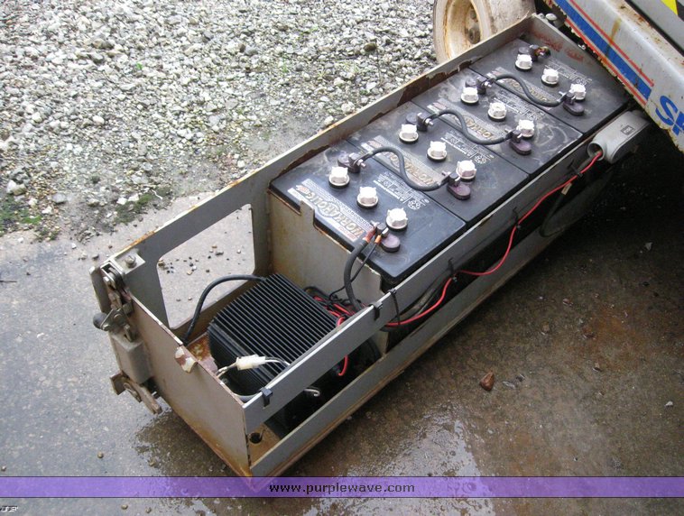 image for item 6774 2004 Skyjack SJIII4832 scissor lift