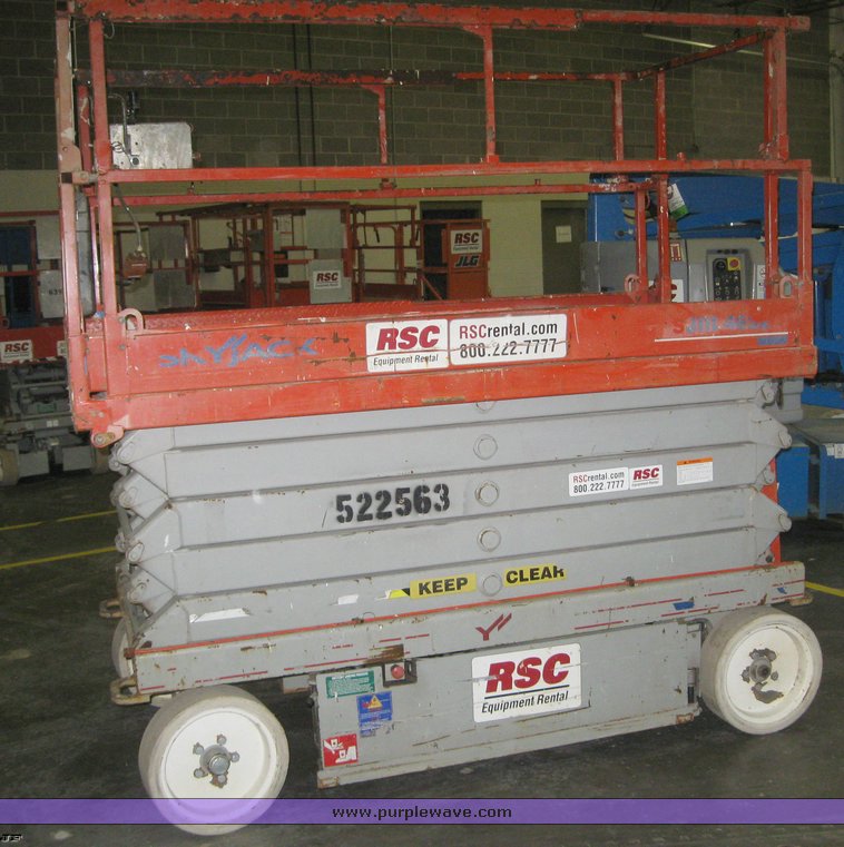 image for item 6776 2004 Skyjack SJIII4632 scissor lift