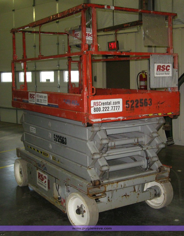 image for item 6776 2004 Skyjack SJIII4632 scissor lift