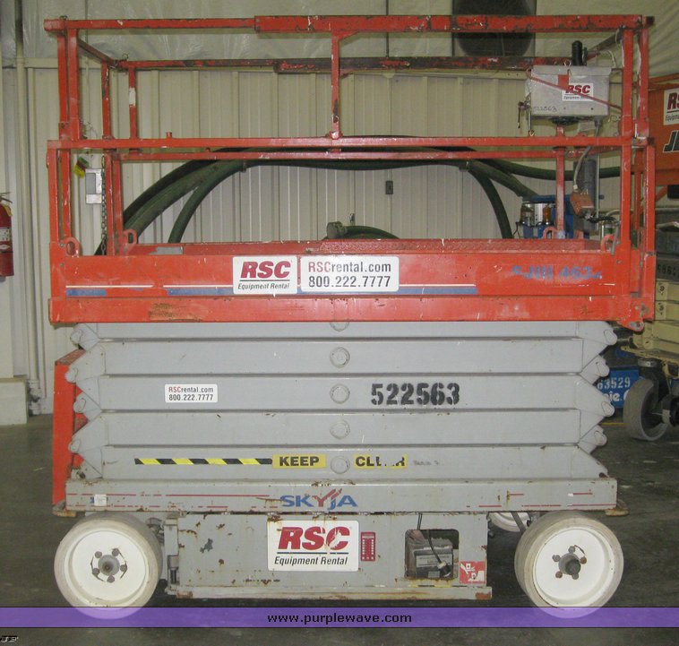 image for item 6776 2004 Skyjack SJIII4632 scissor lift