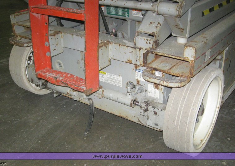 image for item 6776 2004 Skyjack SJIII4632 scissor lift