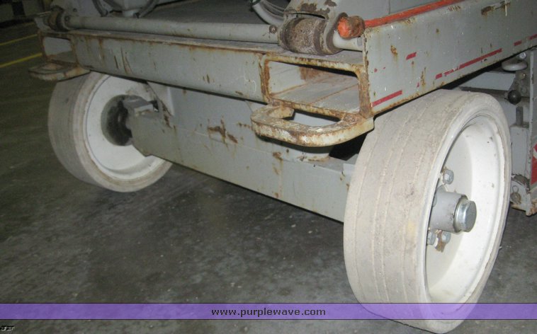 image for item 6776 2004 Skyjack SJIII4632 scissor lift