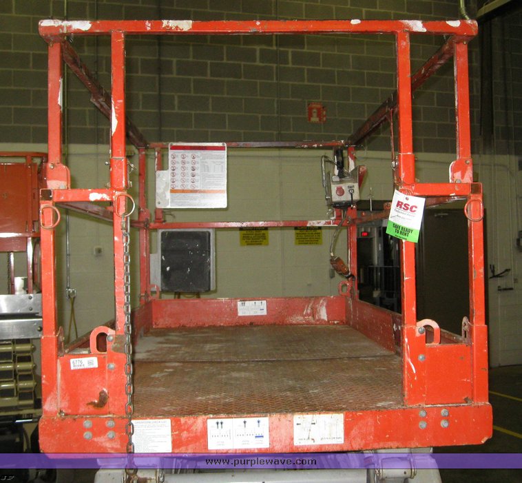 image for item 6776 2004 Skyjack SJIII4632 scissor lift