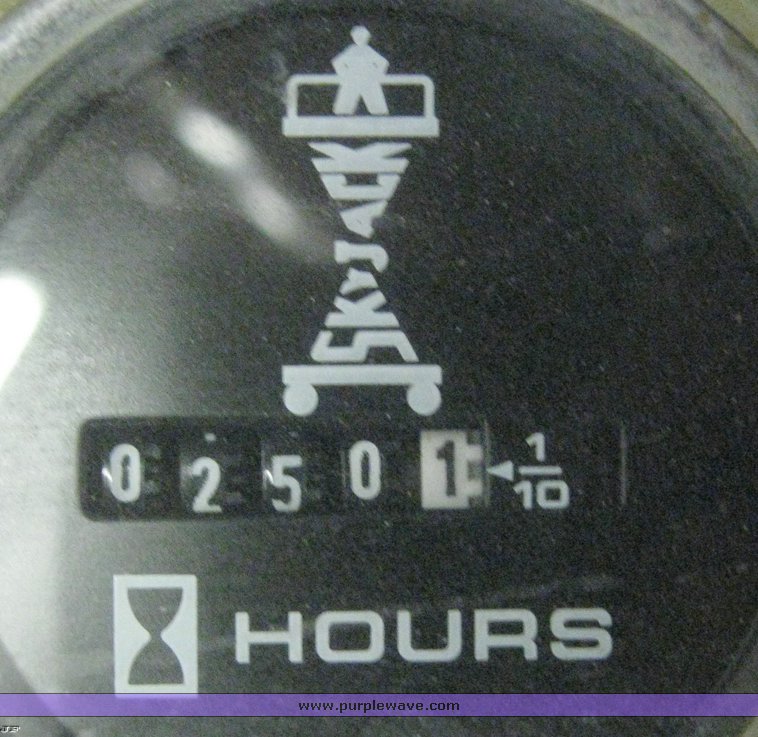 image for item 6776 2004 Skyjack SJIII4632 scissor lift