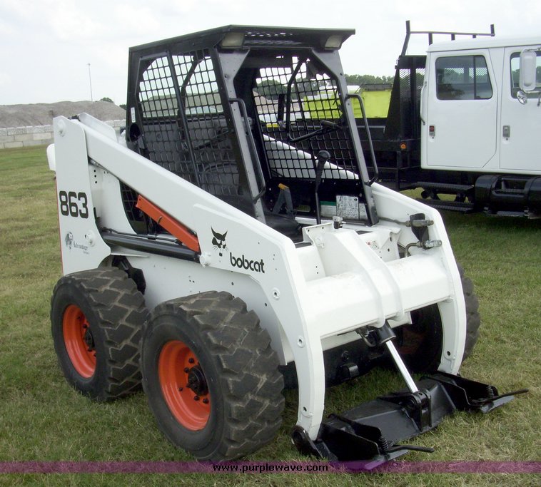 image for item 7327 Bobcat 863 skid steer