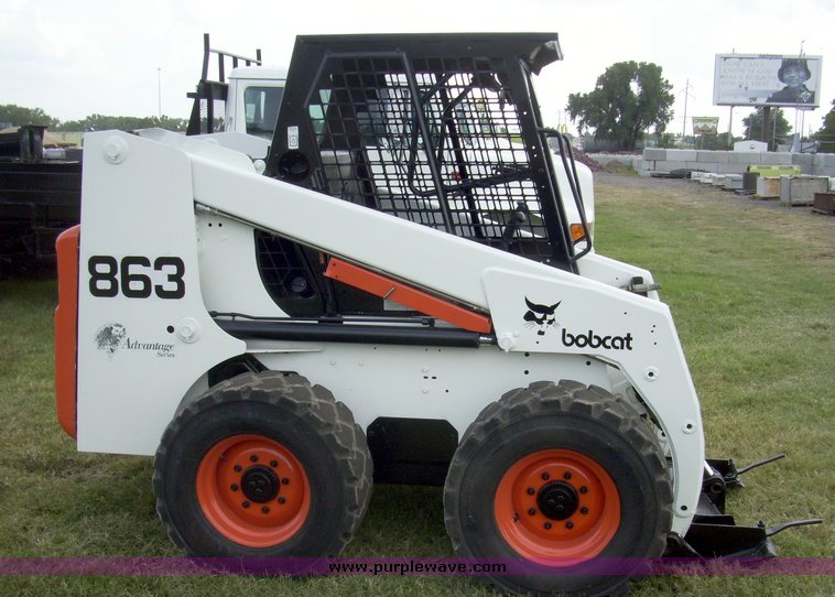 image for item 7327 Bobcat 863 skid steer