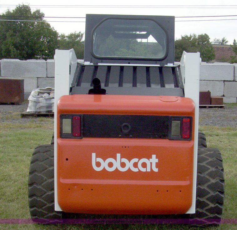 image for item 7327 Bobcat 863 skid steer