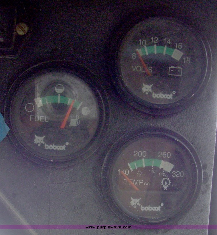 image for item 7327 Bobcat 863 skid steer