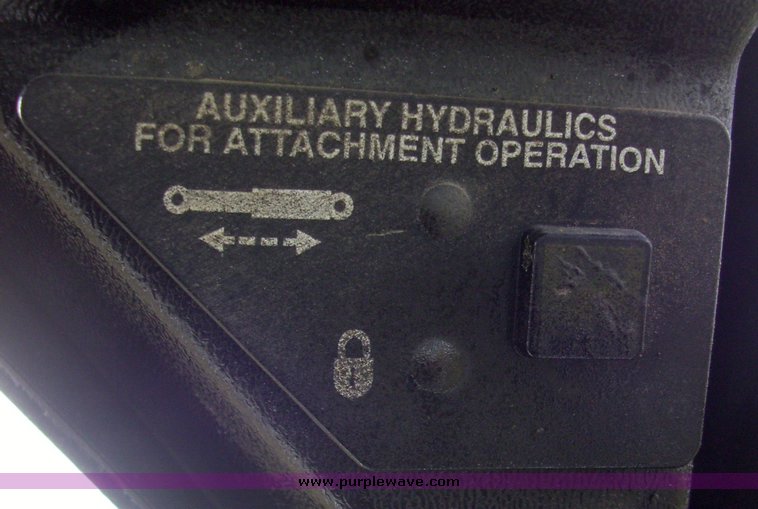 image for item 7327 Bobcat 863 skid steer