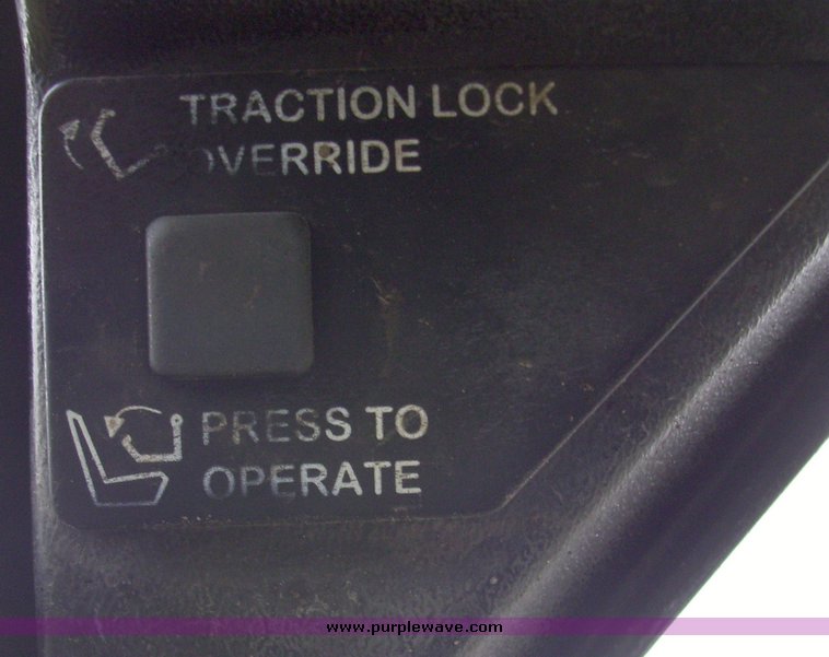 image for item 7327 Bobcat 863 skid steer