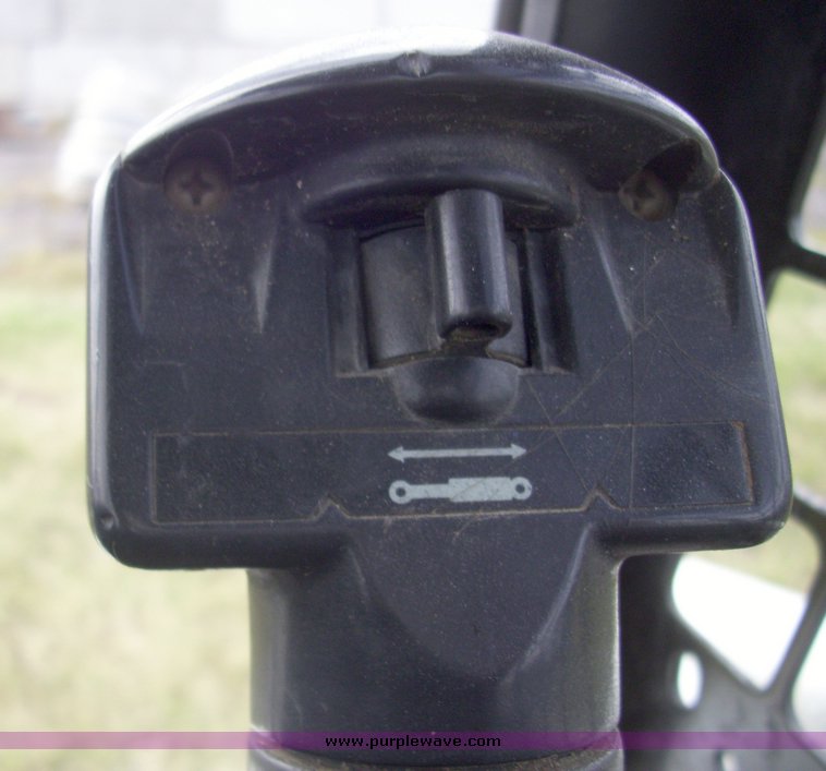 image for item 7327 Bobcat 863 skid steer