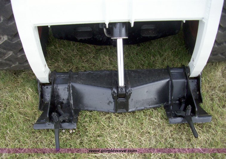 image for item 7327 Bobcat 863 skid steer