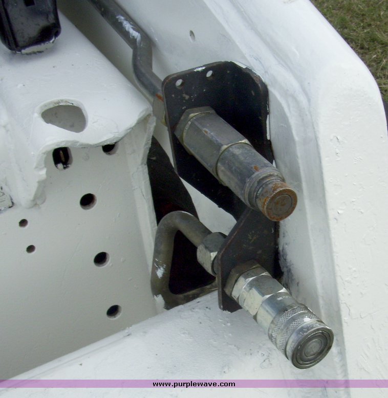 image for item 7327 Bobcat 863 skid steer