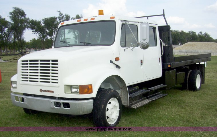 image for item 7328 1990 International Series 4700 crew cab flatbed