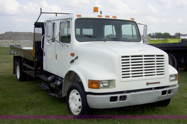 image for item 7328 1990 International Series 4700 crew cab flatbed