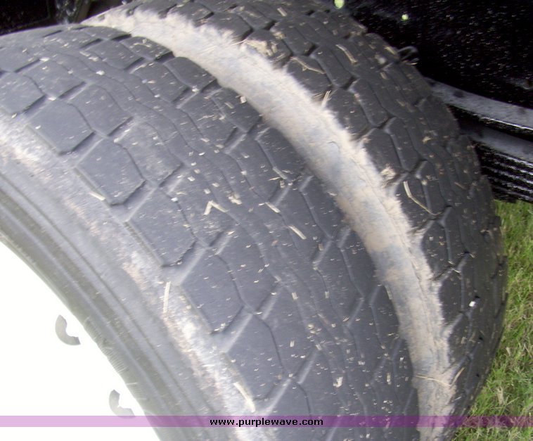 image for item 7328 1990 International Series 4700 crew cab flatbed