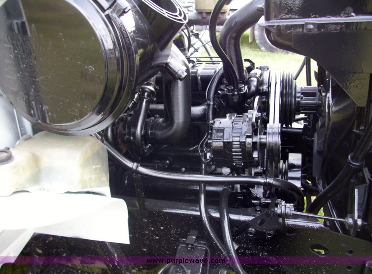 image for item 7328 1990 International Series 4700 crew cab flatbed