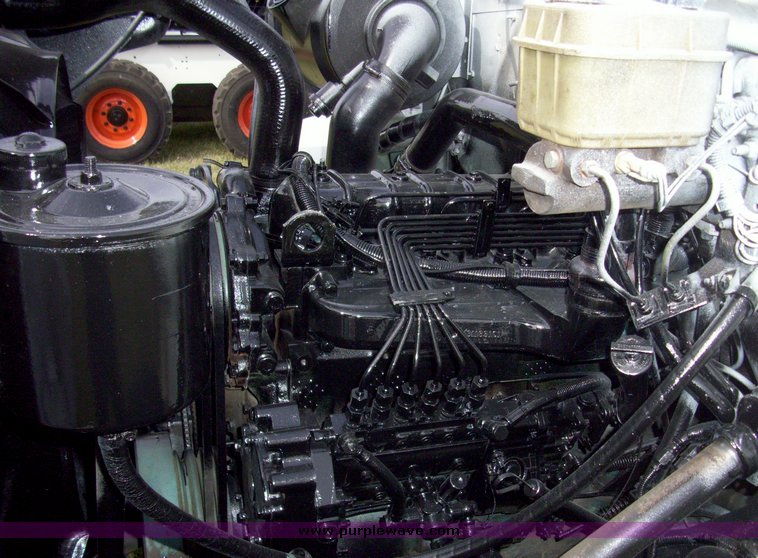 image for item 7328 1990 International Series 4700 crew cab flatbed