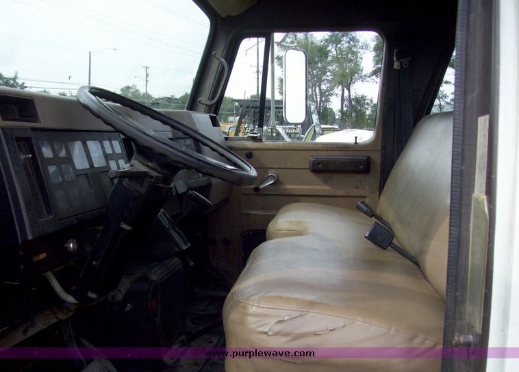 image for item 7328 1990 International Series 4700 crew cab flatbed