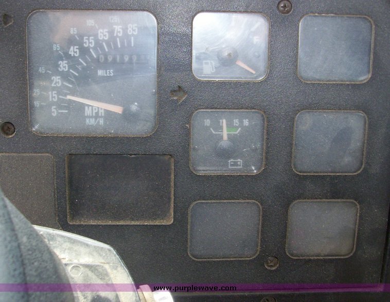 image for item 7328 1990 International Series 4700 crew cab flatbed