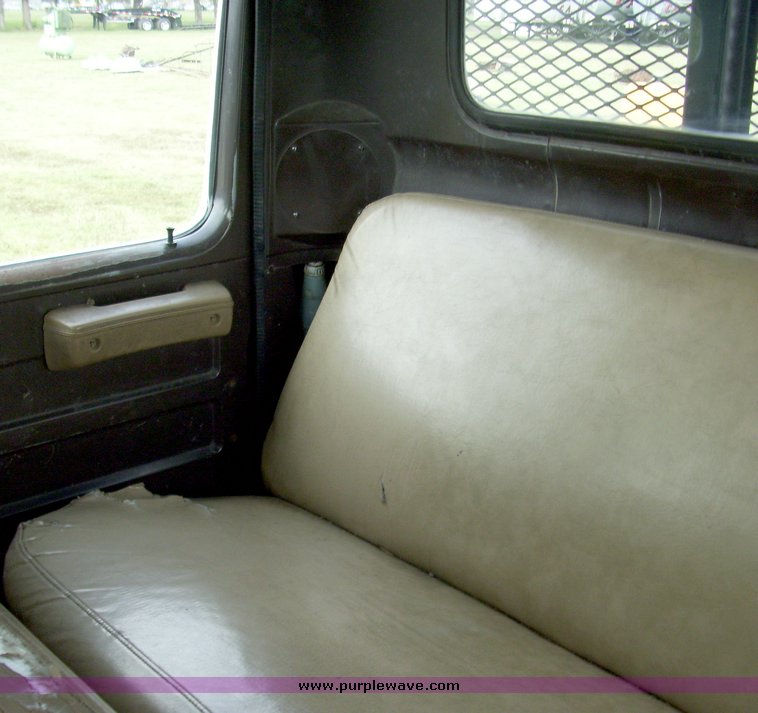 image for item 7328 1990 International Series 4700 crew cab flatbed