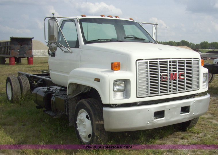 image for item 7332 1991 GMC Top kick C7H042 cab and chassis