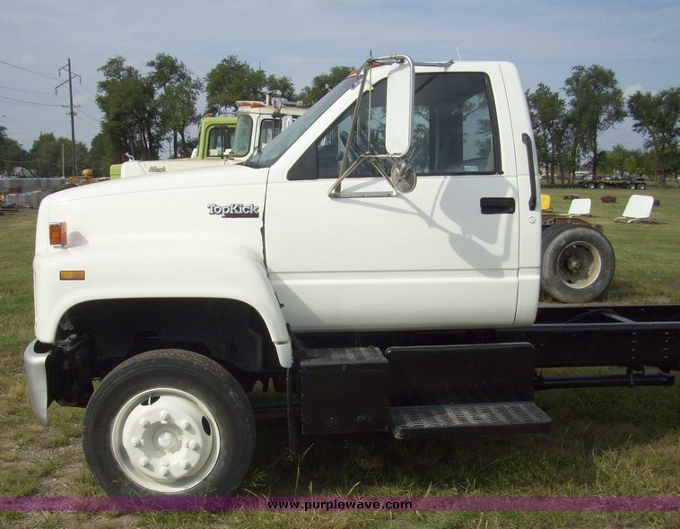 image for item 7332 1991 GMC Top kick C7H042 cab and chassis