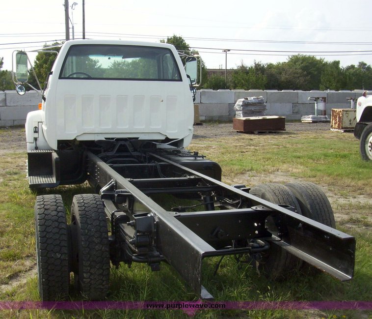 image for item 7332 1991 GMC Top kick C7H042 cab and chassis