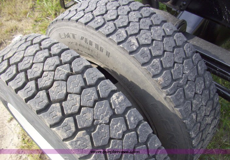 image for item 7332 1991 GMC Top kick C7H042 cab and chassis