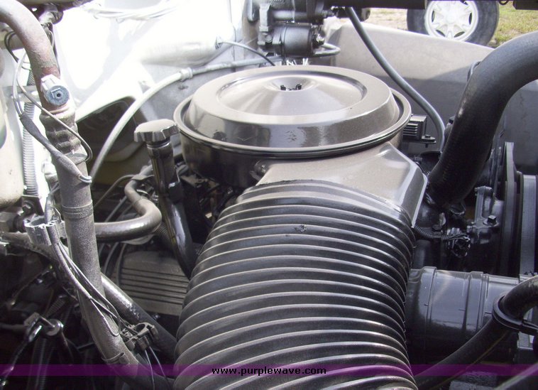 image for item 7332 1991 GMC Top kick C7H042 cab and chassis