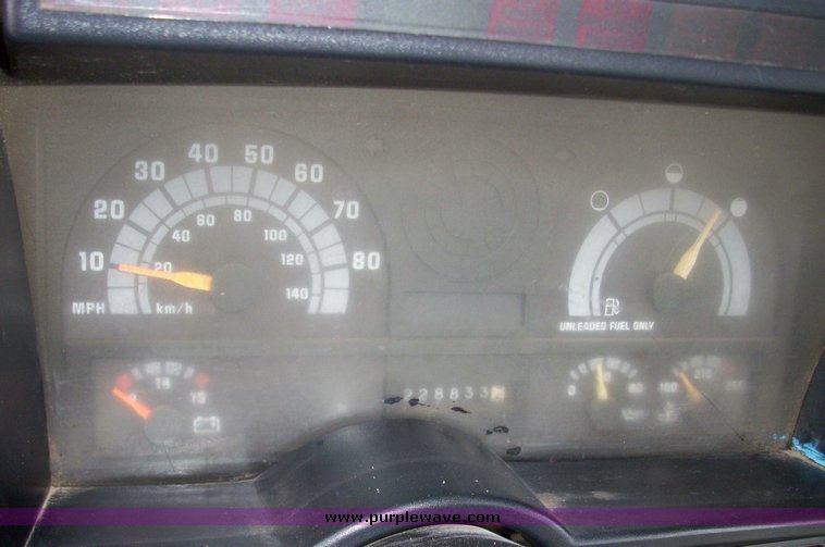 image for item 7332 1991 GMC Top kick C7H042 cab and chassis