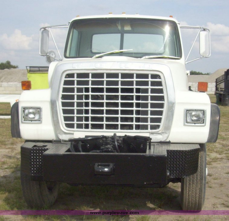 image for item 7333 1978 Ford cab and chassis