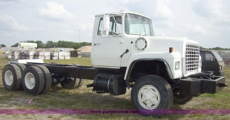 image for item 7333 1978 Ford cab and chassis