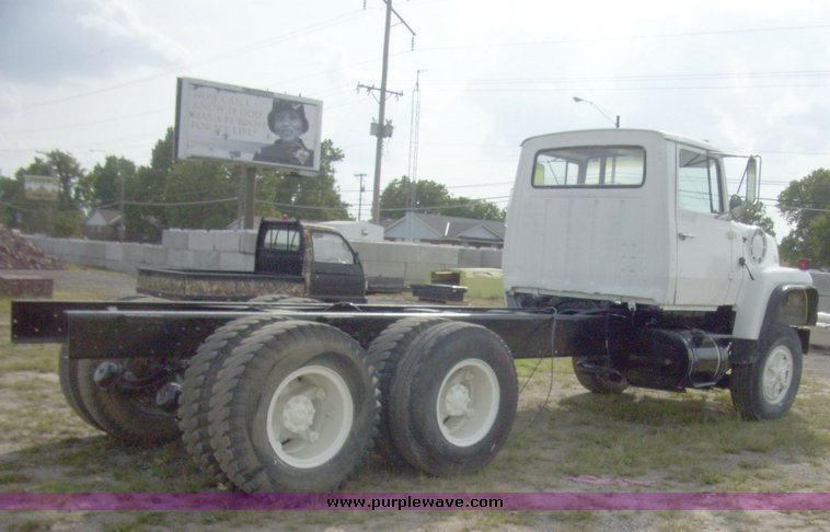 image for item 7333 1978 Ford cab and chassis