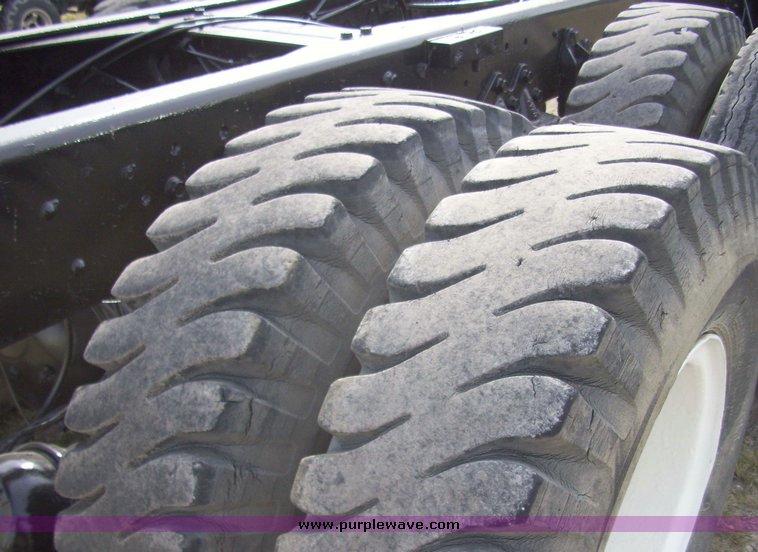 image for item 7333 1978 Ford cab and chassis