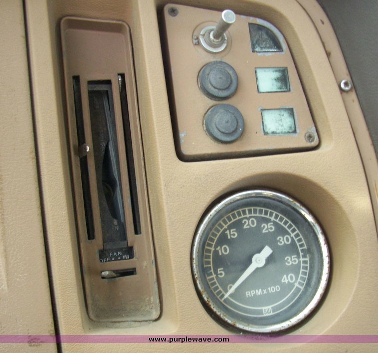 image for item 7333 1978 Ford cab and chassis