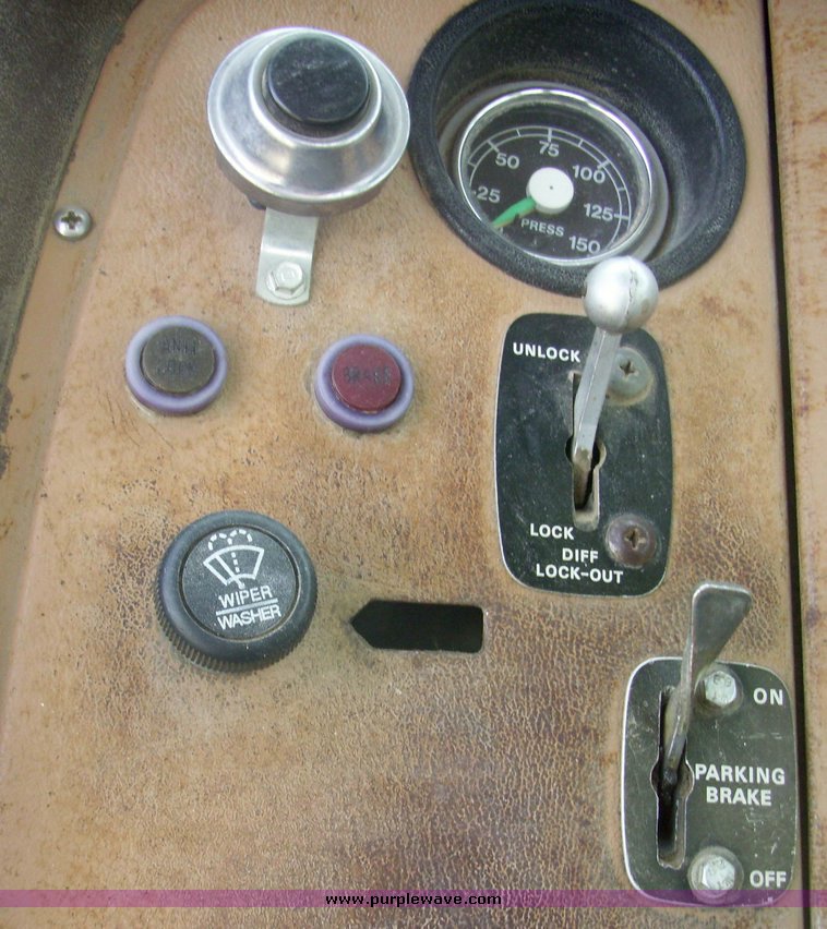 image for item 7333 1978 Ford cab and chassis