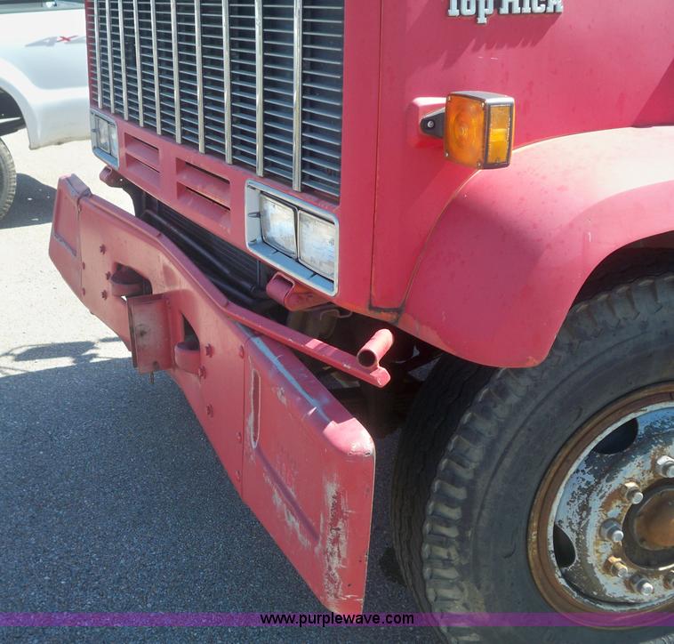 image for item 7400 1990 GMC C6500 C7D042 Top-kick 7000 diesel digger truck