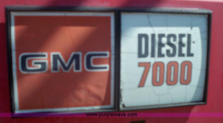 image for item 7400 1990 GMC C6500 C7D042 Top-kick 7000 diesel digger truck