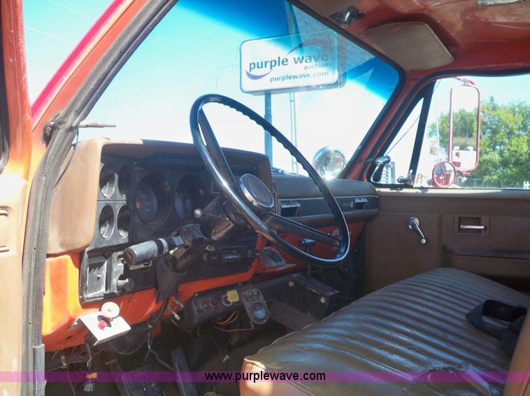 image for item 7400 1990 GMC C6500 C7D042 Top-kick 7000 diesel digger truck