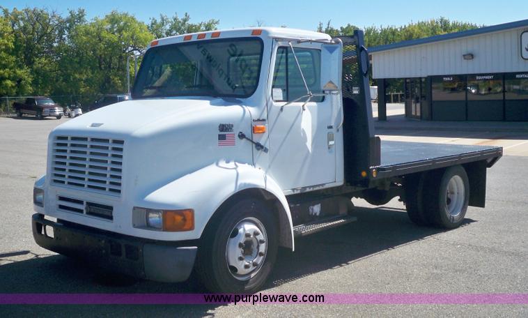 image for item 7401 2000 International 4700 Lo-Profile T444E truck