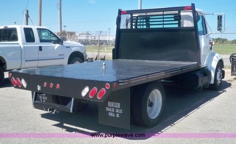 image for item 7401 2000 International 4700 Lo-Profile T444E truck