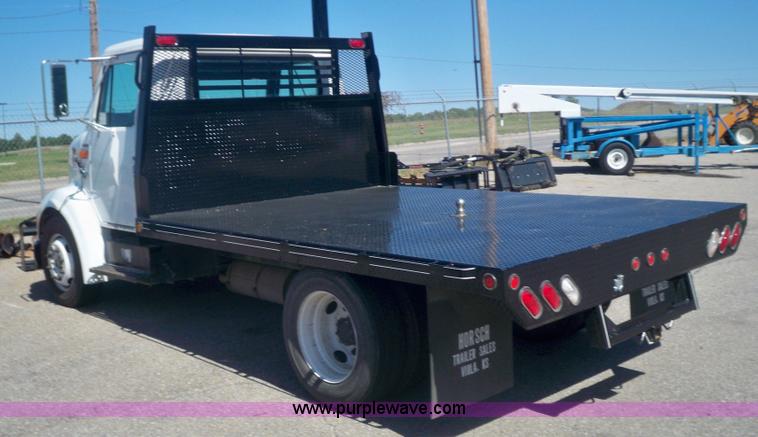 image for item 7401 2000 International 4700 Lo-Profile T444E truck