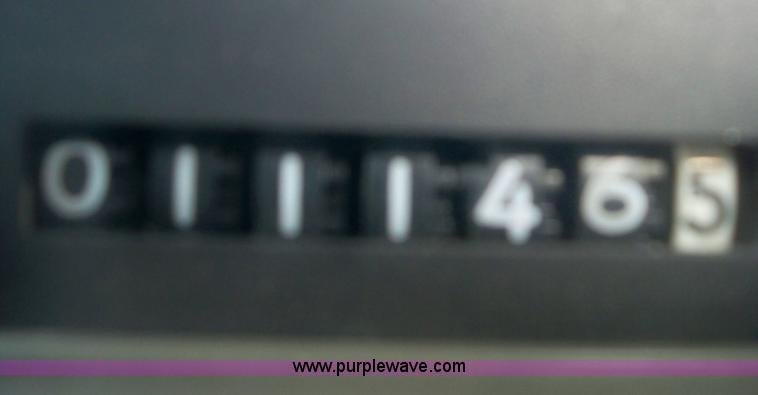 image for item 7401 2000 International 4700 Lo-Profile T444E truck