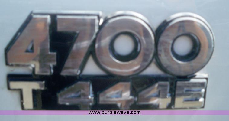image for item 7401 2000 International 4700 Lo-Profile T444E truck