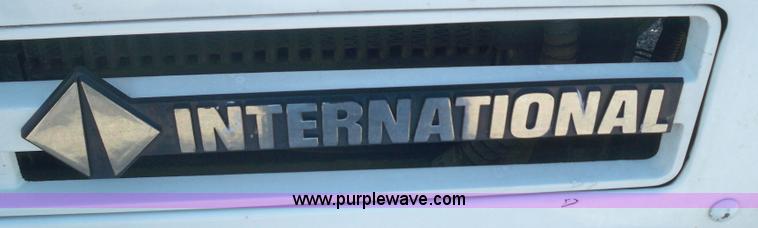 image for item 7401 2000 International 4700 Lo-Profile T444E truck