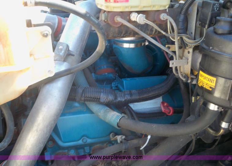 image for item 7401 2000 International 4700 Lo-Profile T444E truck