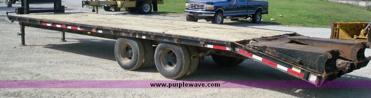 image for item 7404 2001 Hillsboro 700 flatbed trailer with folding dovetail