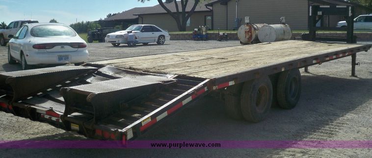 image for item 7404 2001 Hillsboro 700 flatbed trailer with folding dovetail